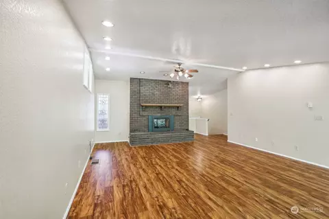 Living - 5817 Cady Rd, Everett, WA 98203 photo 2 of 10
