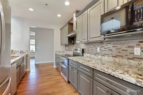 Kitchen - 20515 63rd Ave E, Spanaway, WA 98387 photo 1 of 4
