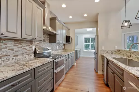 Kitchen - 20515 63rd Ave E, Spanaway, WA 98387 photo 2 of 4