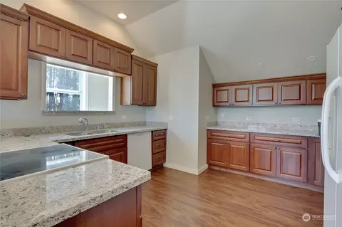 Kitchen - 20515 63rd Ave E, Spanaway, WA 98387 photo 4 of 4