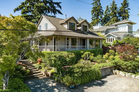 533 1st St, Langley, WA 98260