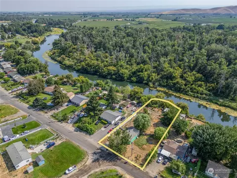 701 W Blvd N, Granger, WA 98932