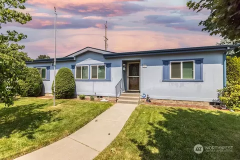 127 SE Pepperidge Pl, College Place, WA 99324