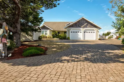 340 Quail Ct SW, Ocean Shores, WA 98569