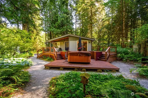 21009 Pinnacle Rd, Glacier, WA 98244