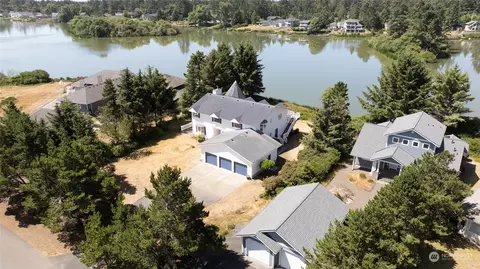 377 Eagle Nest Ct SE, Ocean Shores, WA 98569
