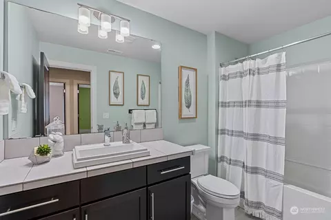 Bath - 4404 181st St SE, Bothell, WA 98012 photo 6 of 7