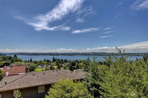 2737 68th Ave SE, Mercer Island, WA 98040
