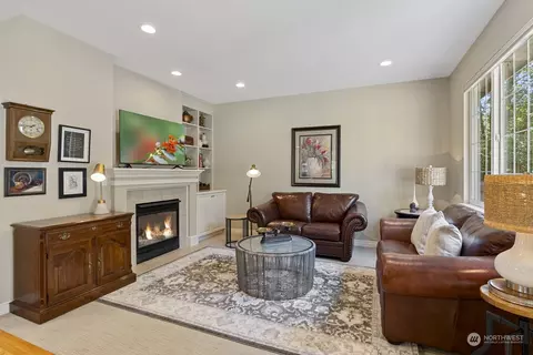 Living - 1704 163rd Pl SE, Mill Creek, WA 98012 photo 3 of 4