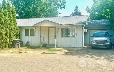 1305 S 18th Ave #A/B, Yakima, WA 98902