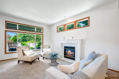 Living - 3812 111th St SE, Everett, WA 98208 photo 1 of 2