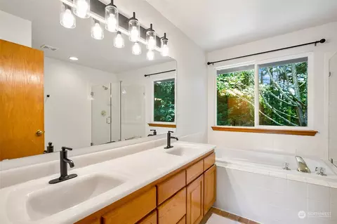 Bath - 3812 111th St SE, Everett, WA 98208 photo 1 of 3