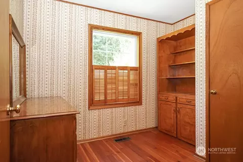 Bedroom - 23928 SE 436th St, Enumclaw, WA 98022 photo 4 of 8