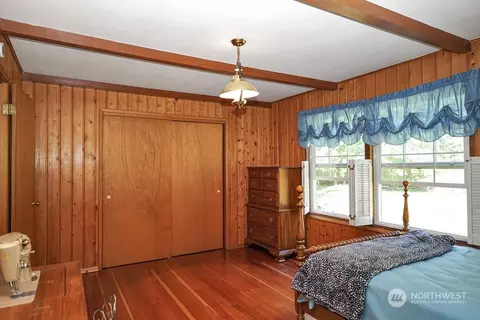 Bedroom - 23928 SE 436th St, Enumclaw, WA 98022 photo 3 of 8