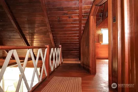 Entry Way - 23928 SE 436th St, Enumclaw, WA 98022 photo 1 of 2