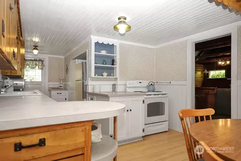 Kitchen - 23928 SE 436th St, Enumclaw, WA 98022 photo 1 of 2