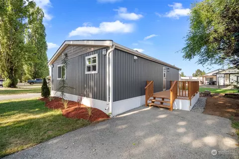 380 E Pole Rd #2, Lynden, WA 98264