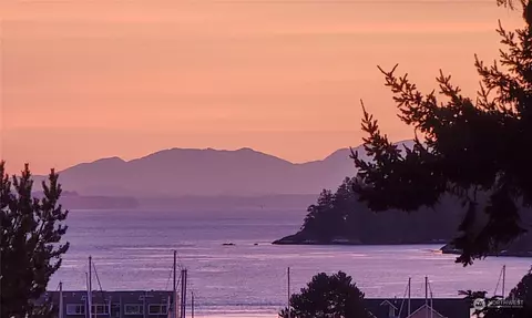 5520 Sugarloaf St, Anacortes, WA 98221