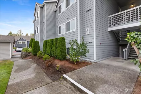12618 109th Ct NE #H202, Kirkland, WA 98034