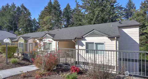 31500 33rd Pl NW #L204, Federal Way, WA 98023