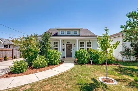 1208 N 2nd Ave, Kelso, WA 98626