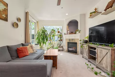 12530 Admiralty Way #E302, Everett, WA 98204