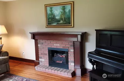 Living - 1305 Winlock-vader Rd, Winlock, WA 98596 photo 1 of 2