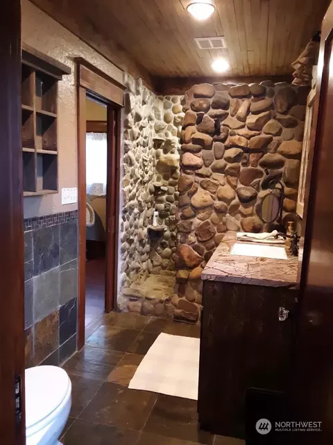 Bath - 1305 Winlock-vader Rd, Winlock, WA 98596 photo 1 of 1
