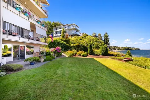 28303 Sound View Dr S #101, Des Moines, WA 98198