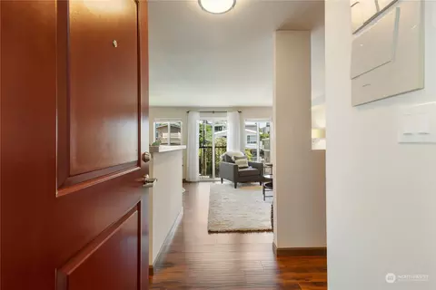 3661 Phinney Ave N #303, Seattle, WA 98103