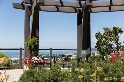 31 Pine St #201, Edmonds, WA 98020