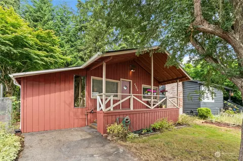 18957 Angeline Ave NE, Suquamish, WA 98392