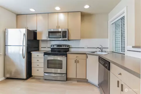 Kitchen - 16101 Bothell Everett Hwy #H4, Mill Creek, WA 98012 photo 2 of 4