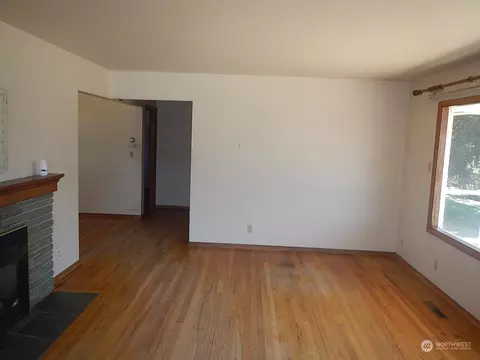 Living - 2012 Lark Dr, Walla Walla, WA 99362 photo 1 of 4