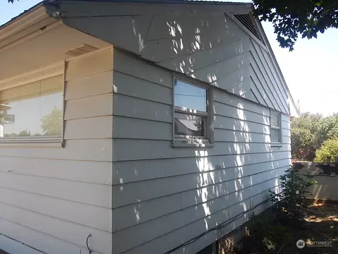 Exterior - 2012 Lark Dr, Walla Walla, WA 99362 photo 4 of 6