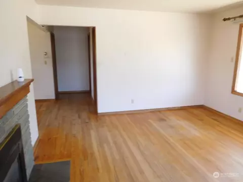 Living - 2012 Lark Dr, Walla Walla, WA 99362 photo 4 of 4