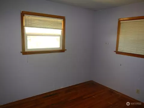 Bedroom - 2012 Lark Dr, Walla Walla, WA 99362 photo 3 of 4