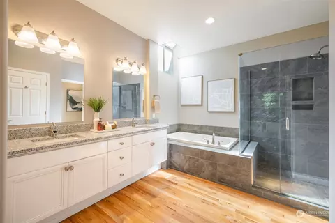 Bath - 8804 NE 198th St, Bothell, WA 98011 photo 2 of 3