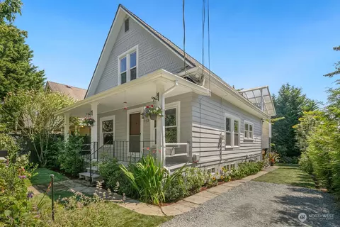 113 N Bowdoin Pl, Seattle, WA 98103