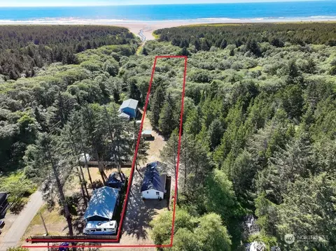 991 30th St, Seaview, WA 98644