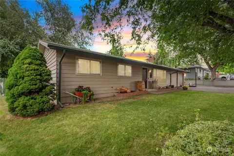 1801 4th St NE, East Wenatchee, WA 98802