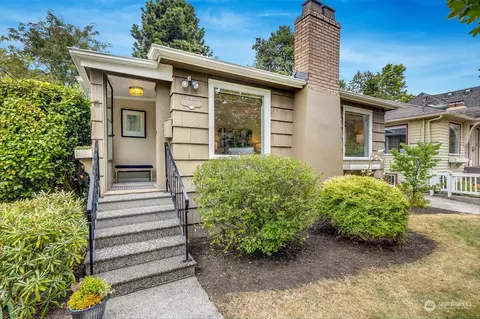 822 NE 84th St, Seattle, WA 98115