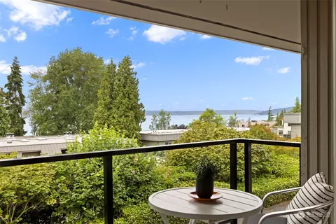 6714 Lake Washington Blvd NE #2, Kirkland, WA 98033