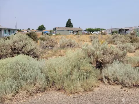 412 Thunderbird Way SW, Mattawa, WA 99349