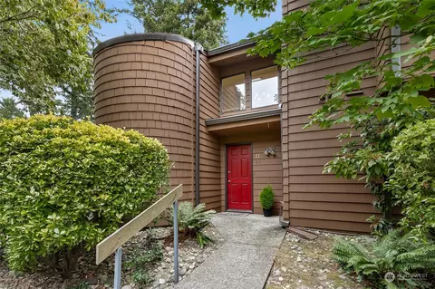 11508 NE 128th St #11, Kirkland, WA 98034