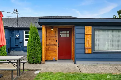1907 S Bay Rd NE, Olympia, WA 98506