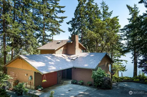1390 Polnell Rd, Oak Harbor, WA 98277