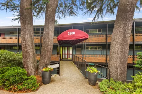 3200 W Commodore Way #106, Seattle, WA 98199