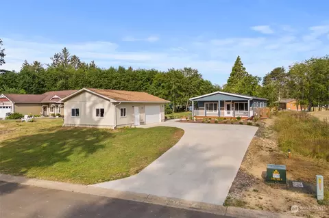 15 Sunrise Ln, South Bend, WA 98586