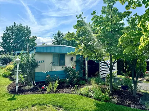 1453 SE Bobolink Ln, College Place, WA 99324